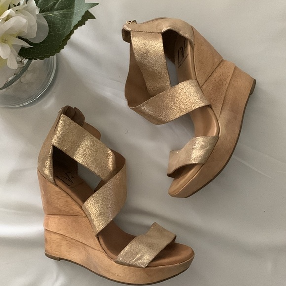 DIANE VON FURSTENBERG Opal Wedge Sandals - Picture 4 of 14